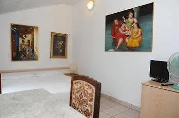Hotel Victoria *