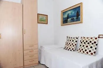 Victoria Hotel *