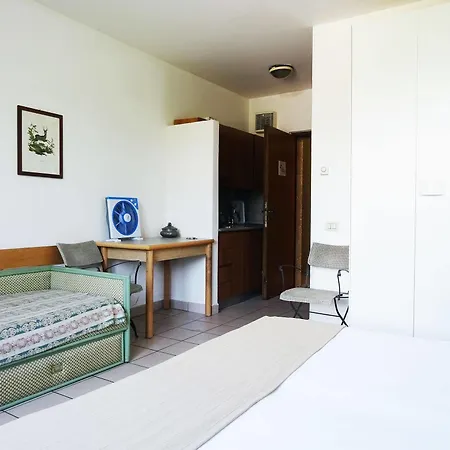 Victoria Hotel *